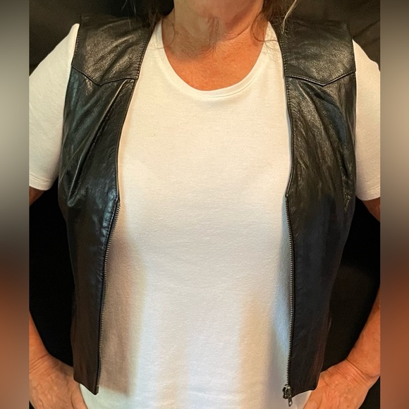 Black Leather Zip Vest - Picture 4 of 6